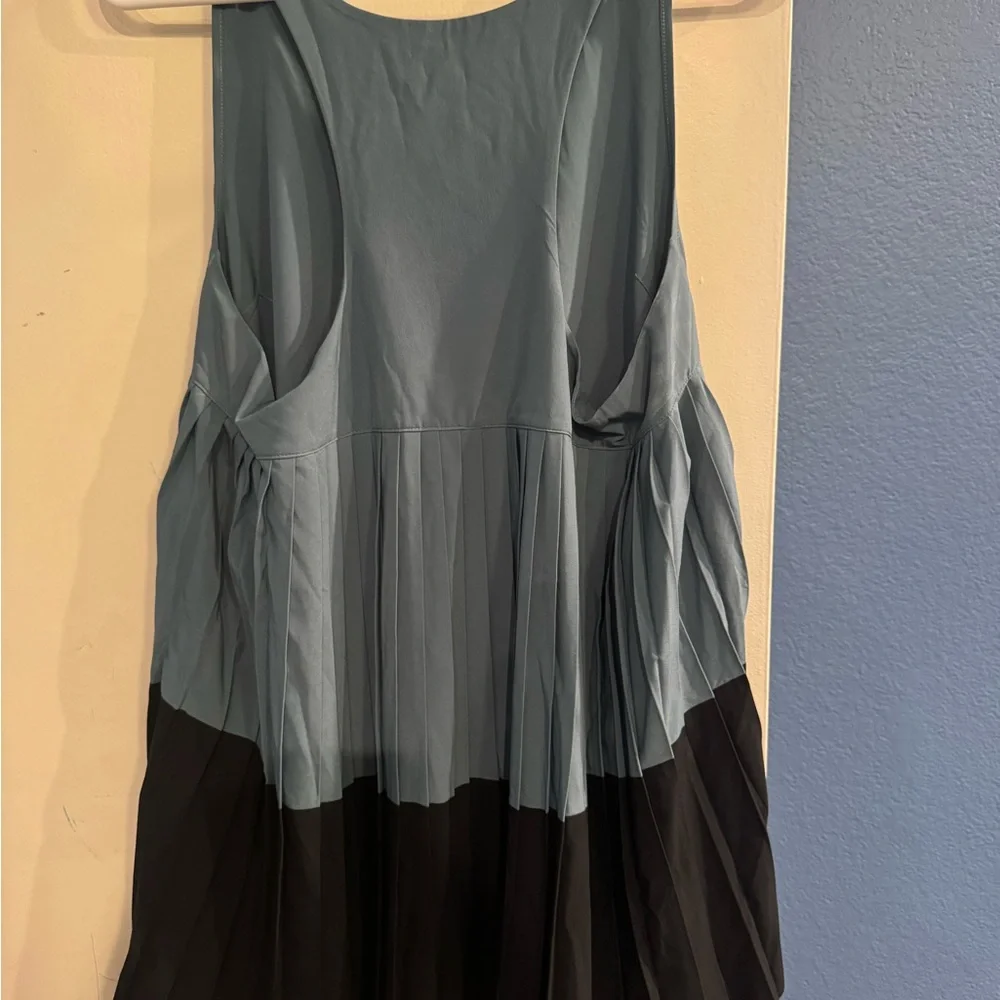 Athleta Shirt Womens Medium Swing Forward Pleated Tank Top Deep Ocean - Picture 5 of 7